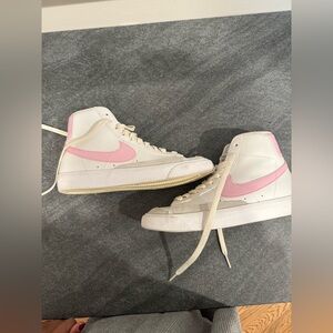 Nike Blazer Mid '77
Big Kids' Shoes